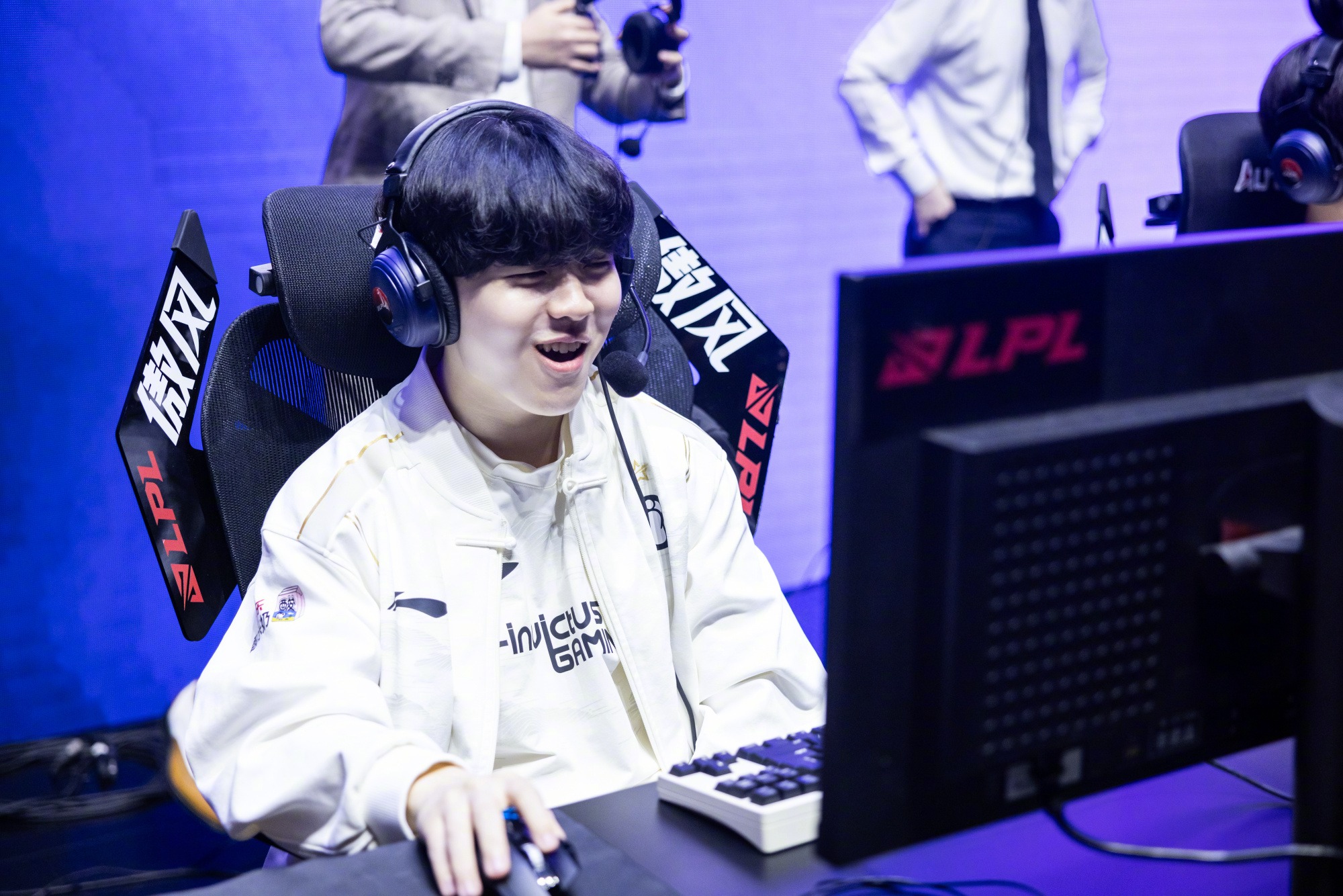 开云体育-Rookie回归赛场，回归赛场首场状态亮眼，雄鹿观众沸腾！的简单介绍